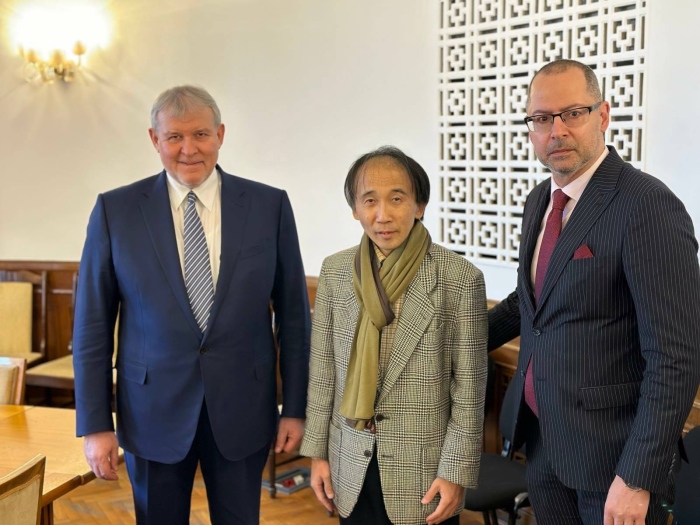 Японският историк Макото Кимура гостува в Парламента по покана на Димитър Николов и Румен Христов