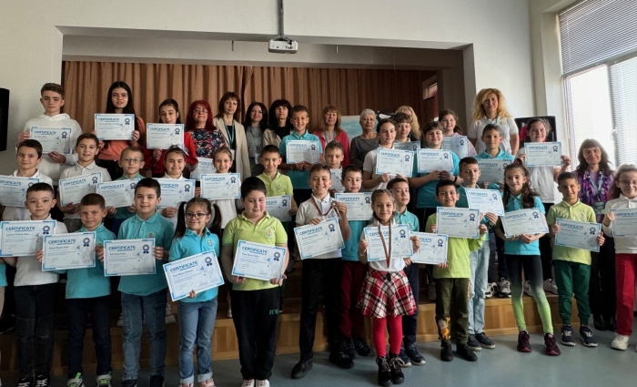 Математиците на Гимназията отиват на полуфинал на състезанието „Математика без граници“