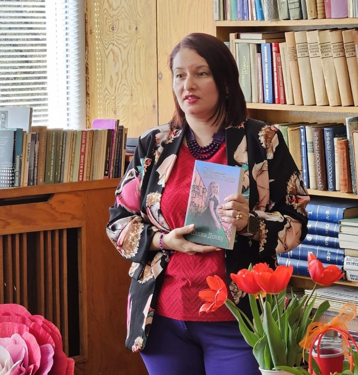 Данна Донку представи книгите си в Драганово, откъдето тръгва родът й