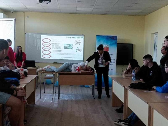 Обучителни лекции „Азбука на първата помощ“ започнаха в горнооряховските училища