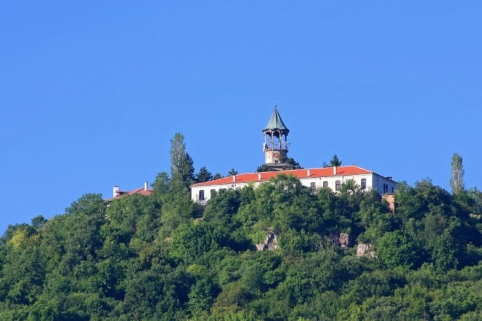 Община Лясковец организира почистване на пътеките към Петропавловския манастир