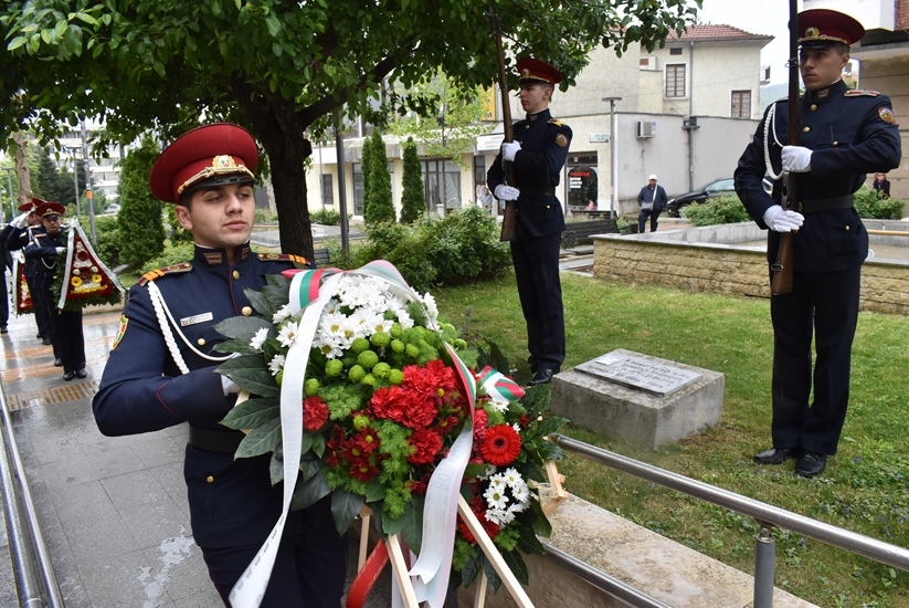 С военен ритуал в Горна Оряховица бе почетена паметта на загиналия в Кербала офицерски кандидат Димитър Димитров