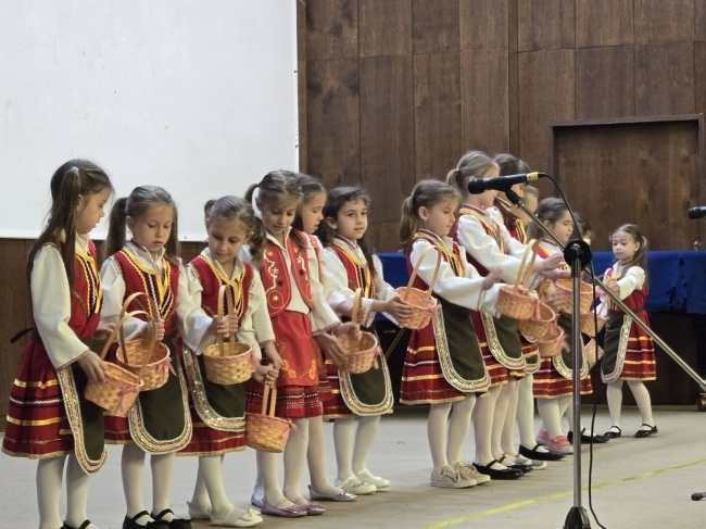 Лазарки наричаха в Община Горна Оряховица за доброта и плодородие