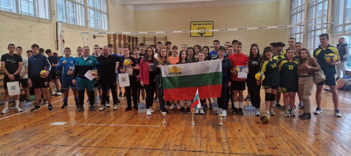 7 училища се включиха в традиционния волейболен турнир на СУ „Вичо Грънчаров”, купата остана за домакините