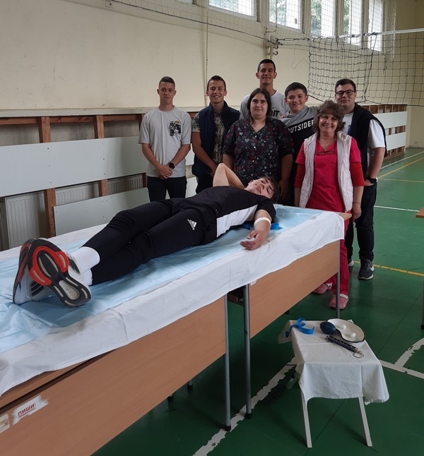 15 души се включиха в кръводарителска акция в ПГЕЕ „М. В. Ломоносов“
