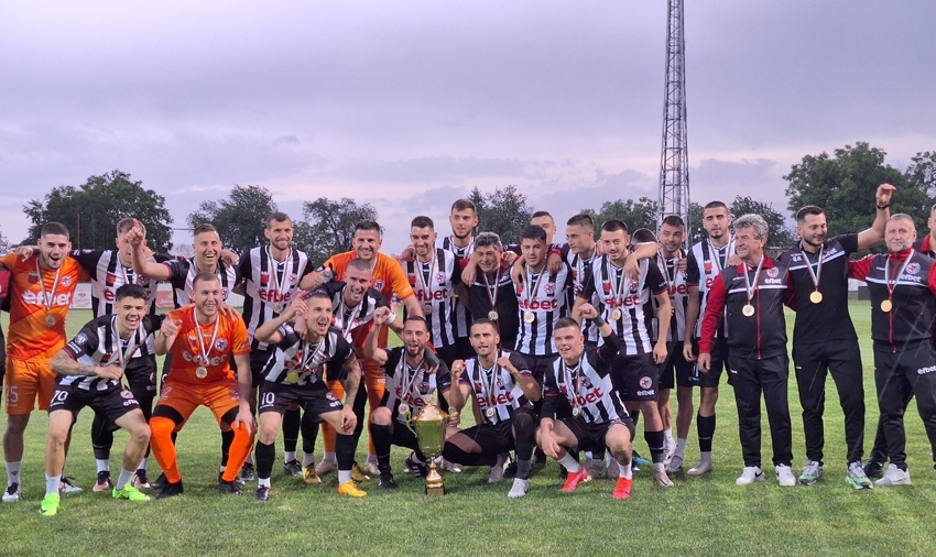 „Локо“ вдигна шампионската купа на Северозападна трета лига и получи подарък нова песен