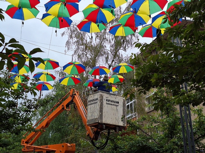 Цветни чадъри разпъват над пешеходната алея в Горна Оряховица