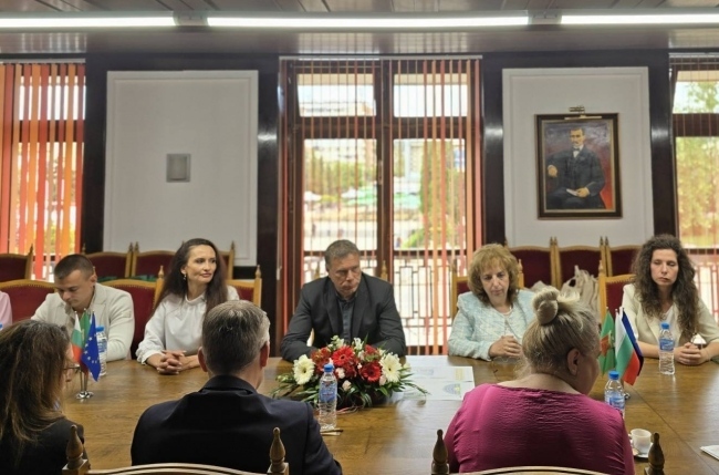 В навечерието на празника кметът на Горна Оряховица Николай Рашков се срещна с делегациите от побратимени градове
