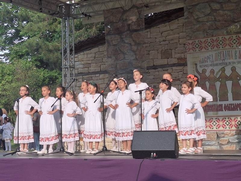 Три златни отличия и две парични награди за вокална школа „Елита“