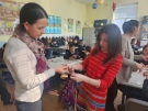 В СУ „Бачо Киро“ деца, родители и учители майсториха заедно мартеници за благотворителен базар