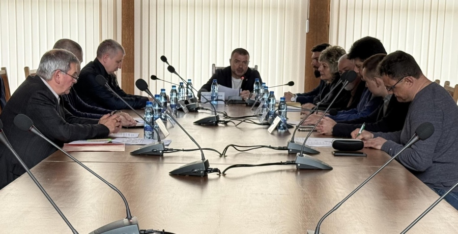 При областния управител потърсиха варианти за решаване на проблеми с междуградския обществен транспорт