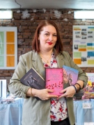 Писателката Данна Донку се включва във „Фоайе на книгата с автограф“