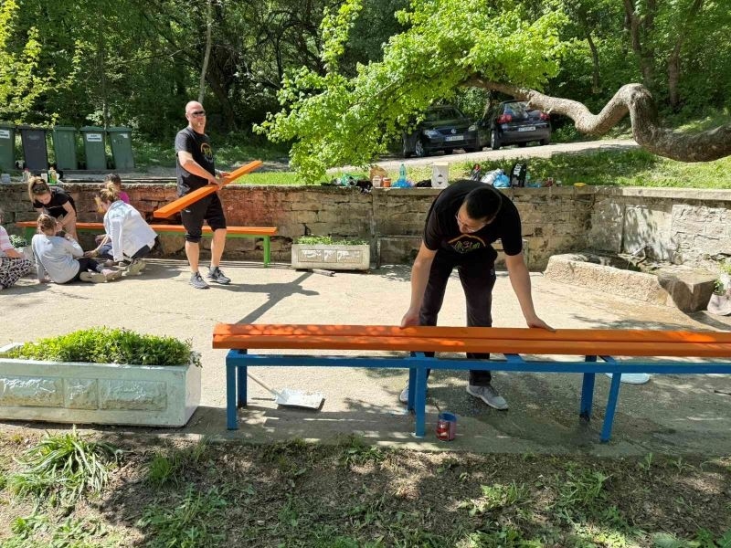 Доброволци от „ЗА Горна Оряховица“ облагородиха зоната край чешмичката на Чуруковец