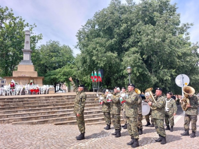 Денят на храбростта и празник на Българската армия тържествено беше отбелязан в Свищов