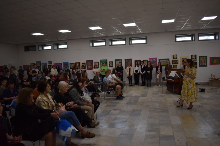 СУ „Вичо Грънчаров“ представя близо 150 произведения в своята Годишна ученическа изложба