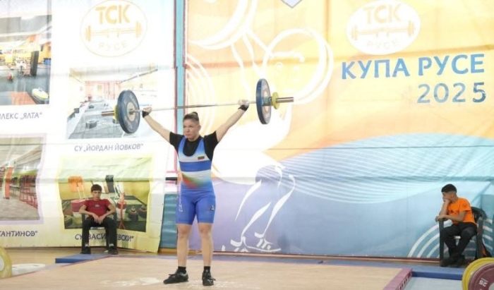 Нелина Якова донесе първия медал за Клуба по вдигане на тежести „Локомотив 21“
