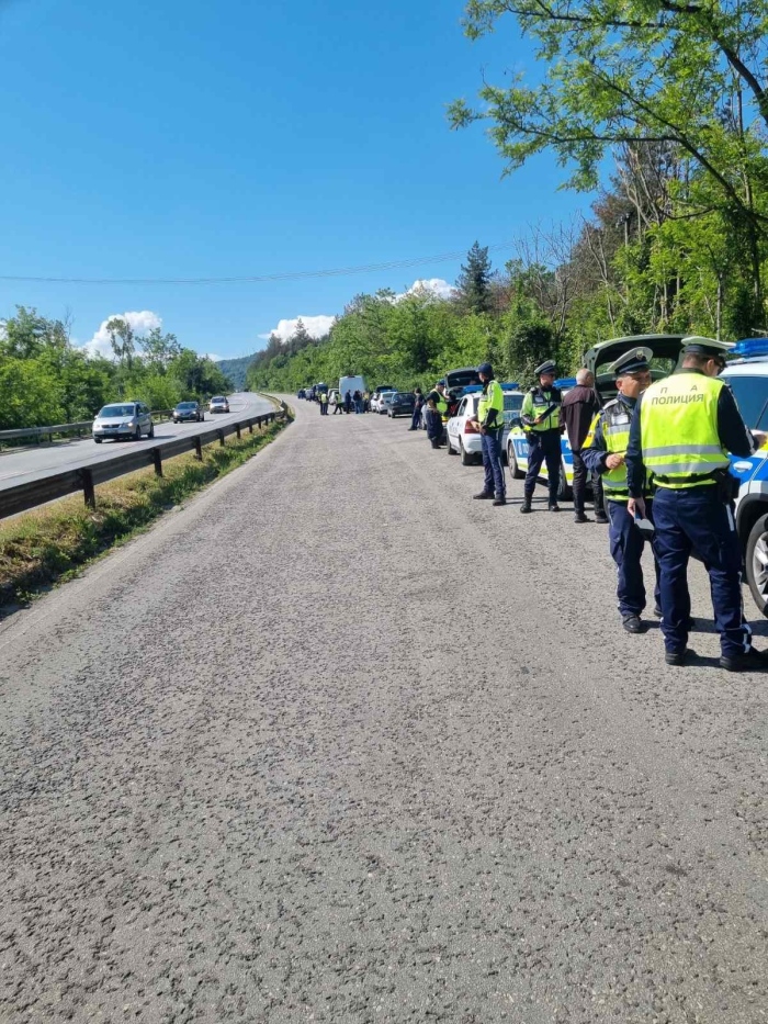 Полицията с мащабна операция край Самоводене