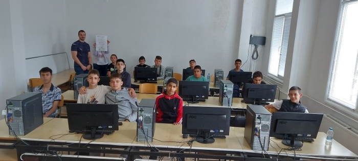 Стартираха обученията по ключови компетентности за младежи в рамките на проект „Изграждане на младежки център в гр. Свищов”