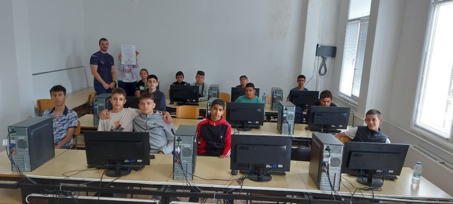 Стартираха обученията по ключови компетентности за младежи в рамките на проект „Изграждане на младежки център в гр. Свищов”