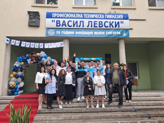 С пожелание да превземат живота ПТГ „Васил Левски“ изпрати своите зрелостници