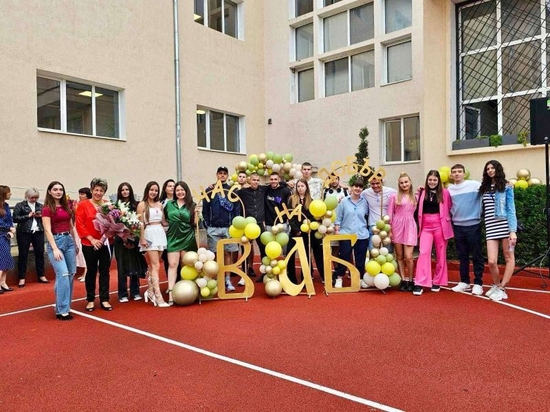 Краят на гимназията е бленуван и очакван, докато не дойде моментът на раздяла с любимия клас