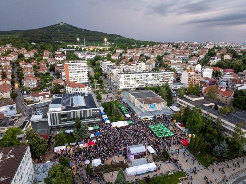 Националната гвардейска част, Биг бенда на БНР, Силвия Кацарова, музикални таланти, спортни и арт събития за празника на Горна Оряховица