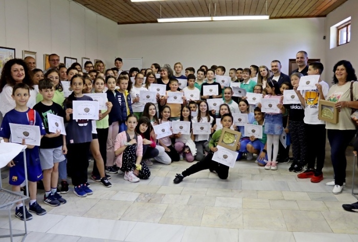 Изложба за богатството на тракийската култура представиха децата на община Лясковец