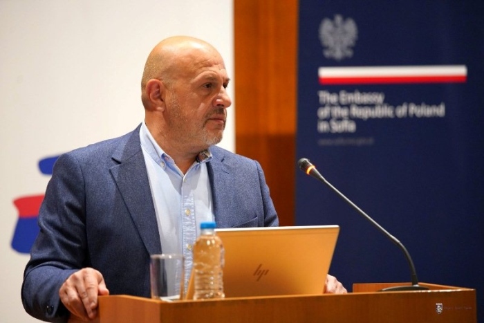 Нека заедно да убедим повече млади хора да учат за инженери за реализация в индустрията, призова вицепремиерът Томислав Дончев на форум във Велико Търново