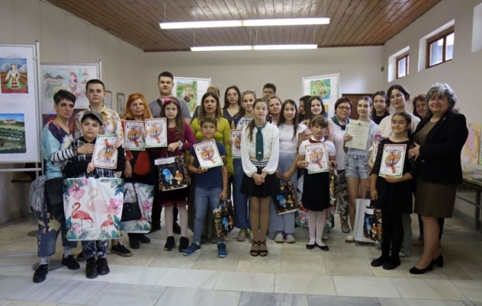 Наградиха победителите в ученическия конкурс за рисунка „Фолклорните традиции в моя роден край“
