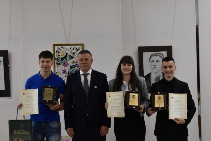 Горна Оряховица отличи младежите, които неуморно градят бъдещето й