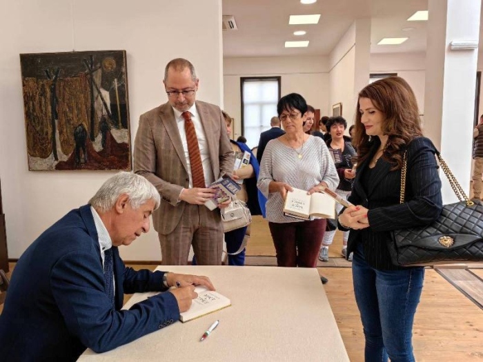 Проф. Пламен Павлов получи литературната награда „Стоян Михайловски”