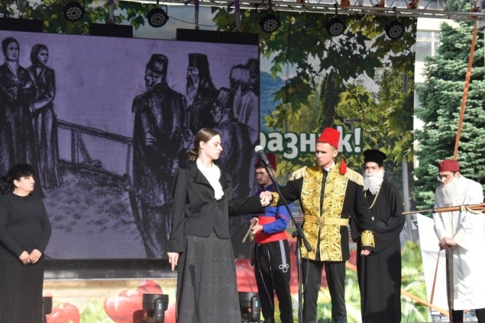 С историческа възстановка ученици от СУ „Георги Измирлиев“ припомниха за славните революционни времена в Горна Оряховица