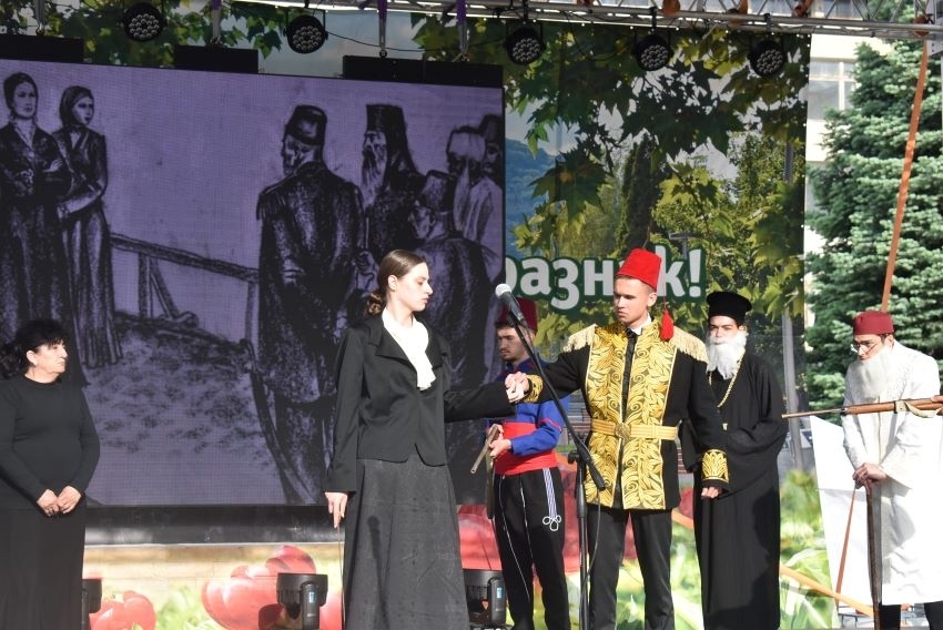 С историческа възстановка ученици от СУ „Георги Измирлиев“ припомниха за славните революционни времена в Горна Оряховица