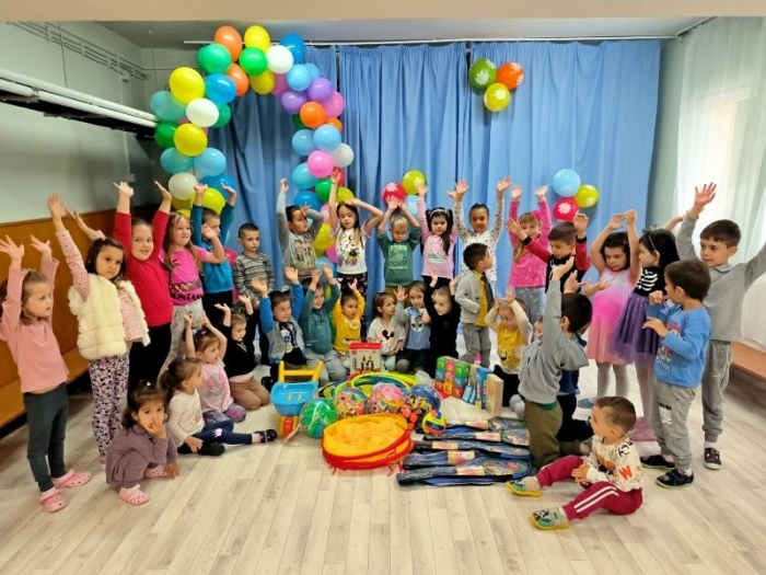За детския празник Община Лясковец зарадва с подаръци малчуганите