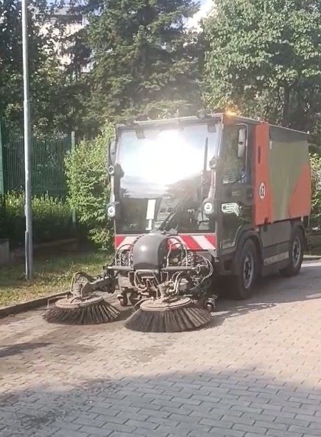 С нова метачна машина подобряват чистотата на улиците във Велико Търново
