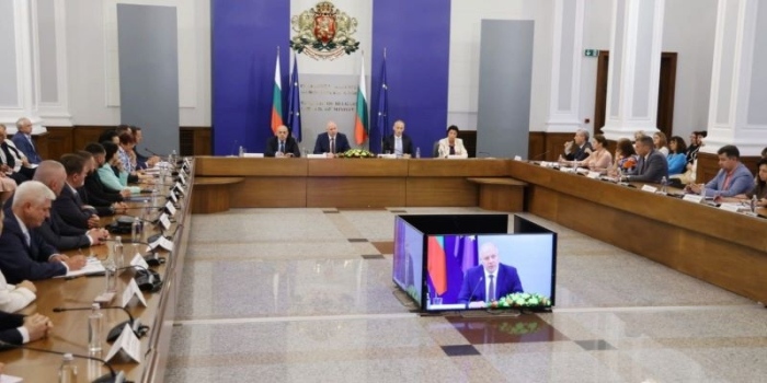 Областният управител Ивайло Здравков е лично ангажиран с включването на всяко едно дете от региона в образователната система