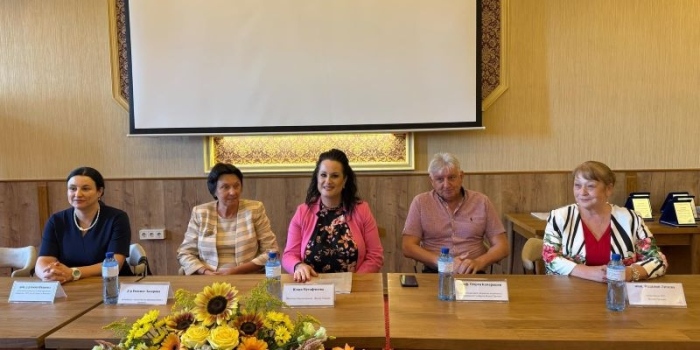 Почетен плакет за подкрепа на младите педагози получи областният управител Ивайло Здравков