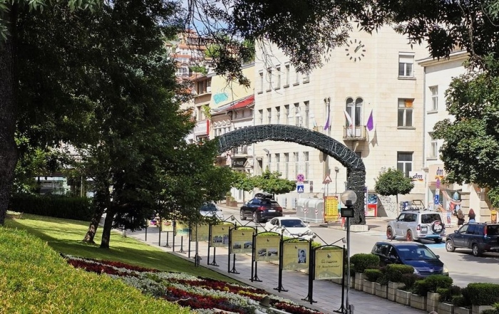 Велико Търново посреща националната изложба „ПроменениТЕ – за живота след приемната грижа“