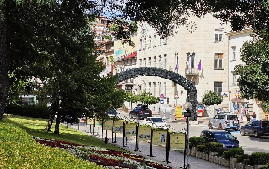 Велико Търново посреща националната изложба „ПроменениТЕ – за живота след приемната грижа“