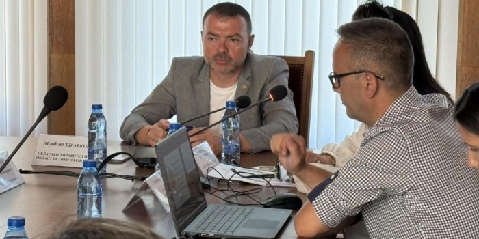 Областният управител предлага иновативни похвати за обхващането на всички деца в образователната система