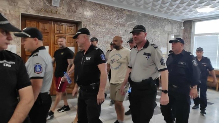 Окръжният съд  гледа мерките за неотклонение на задържаните рокери от \