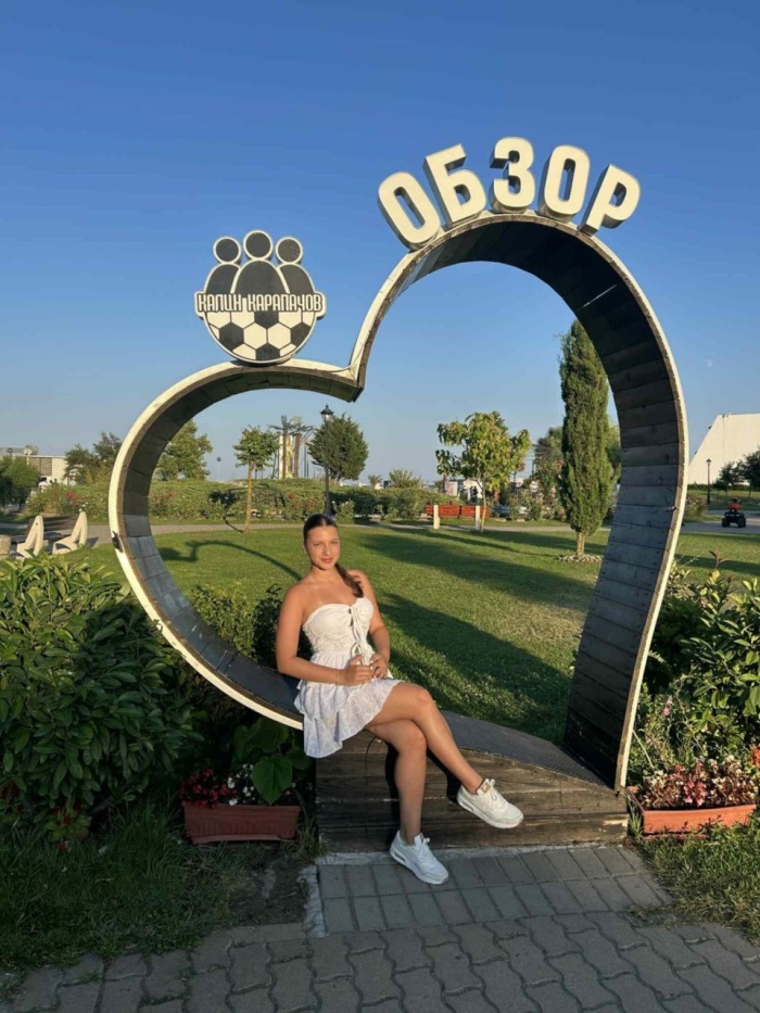 Ученичка от Долна Оряховица заведе семейството си на море с награда от конкурс