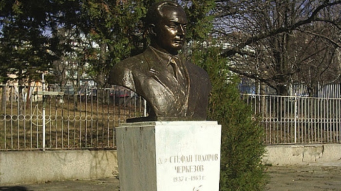 Откриват стенопис в памет на Михаил Кифалов и д-р Стефан Черкезов