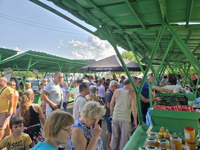 Над 20 земеделски производители ще предлагат собствена продукция на фермерския пазар и този четвъртък