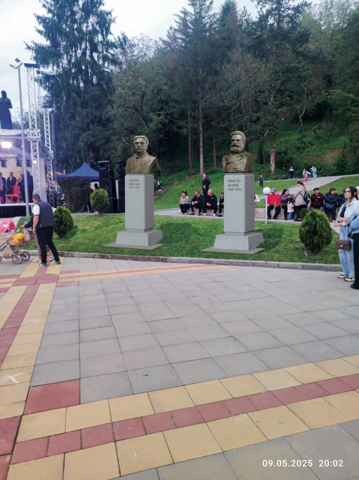 Триметрови паметници на героите ни Левски и Ботев издигат в Златарица