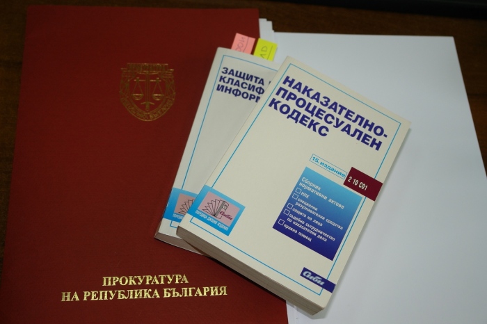 Митничар на летището в Горна Оряховица е задържан за подкуп
