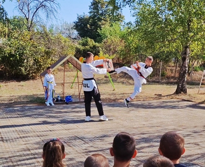  ТК „Кондор“ гостува в ДГ „Детска радост“ в Долна Оряховица