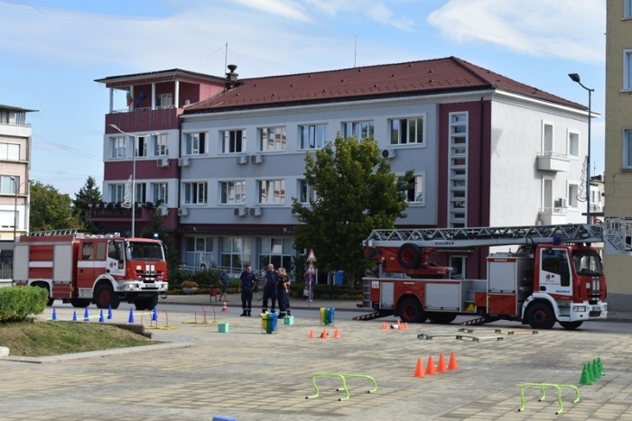 Демонстрация на пожарна техника променя временно движението в центъра на Лясковец