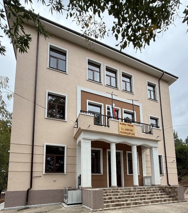 В напълно обновена сграда ще влязат в първия учебен ден възпитаниците на ОУ „Св. Паисий Хилендарски“ в Горна Оряховица