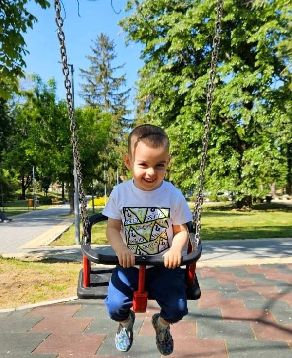 3-годишният Галин от Горна Оряховица се изправи срещу здравната система, за да има шанс за нормален живот